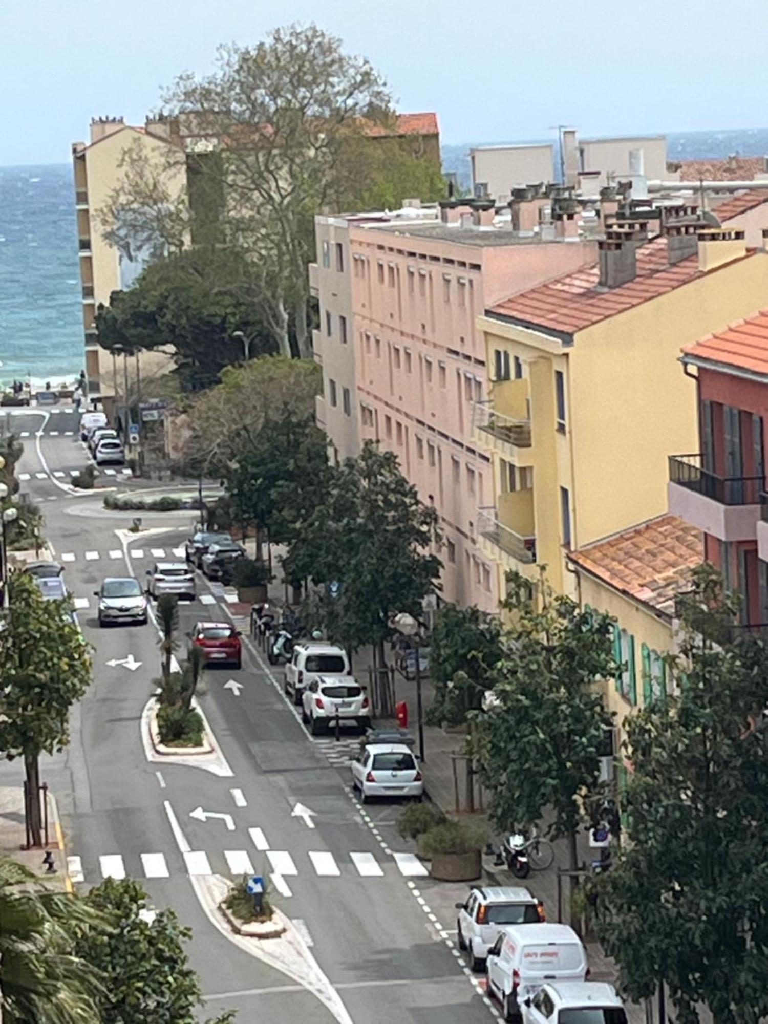 Joli Apartemo O Centro Le Lavandou Eksteriør billede
